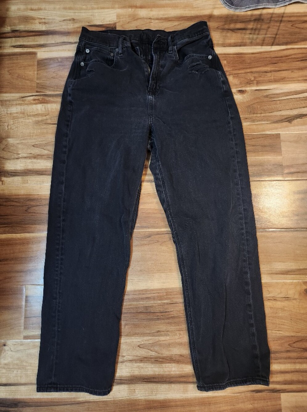 American Eagle Outfitters Women's Straight Leg Jeans in Black